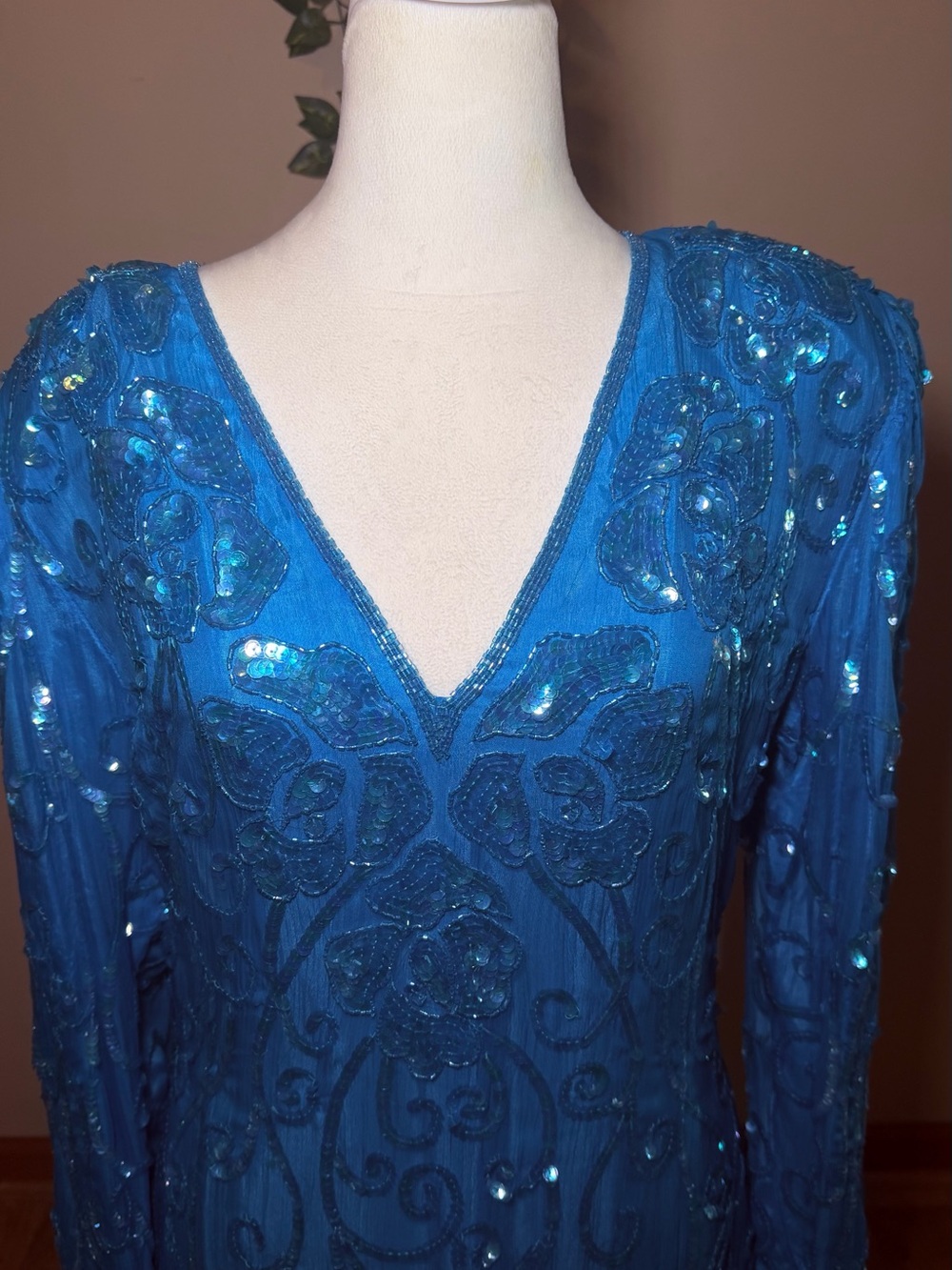 VINTAGE 1980-1990 Vibrant glamour Blue Beaded V-Neck Dress